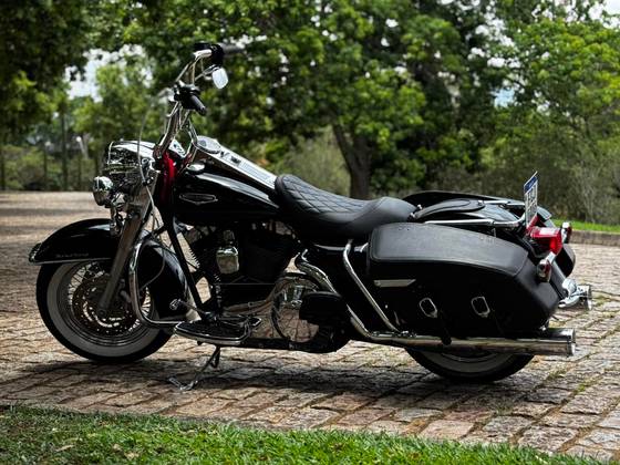 HARLEY-DAVIDSON ROAD KING CLASSIC 